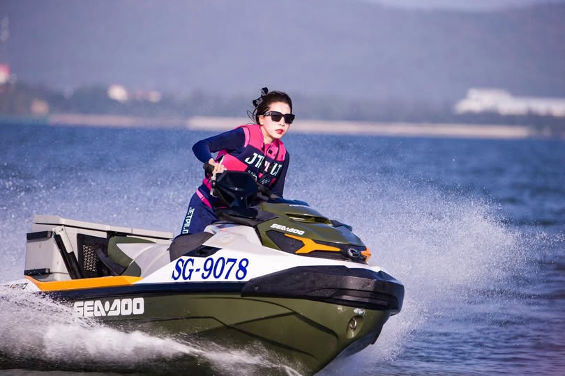 Trưởng môn phái đạo dụ giúp em gái bớt nứng