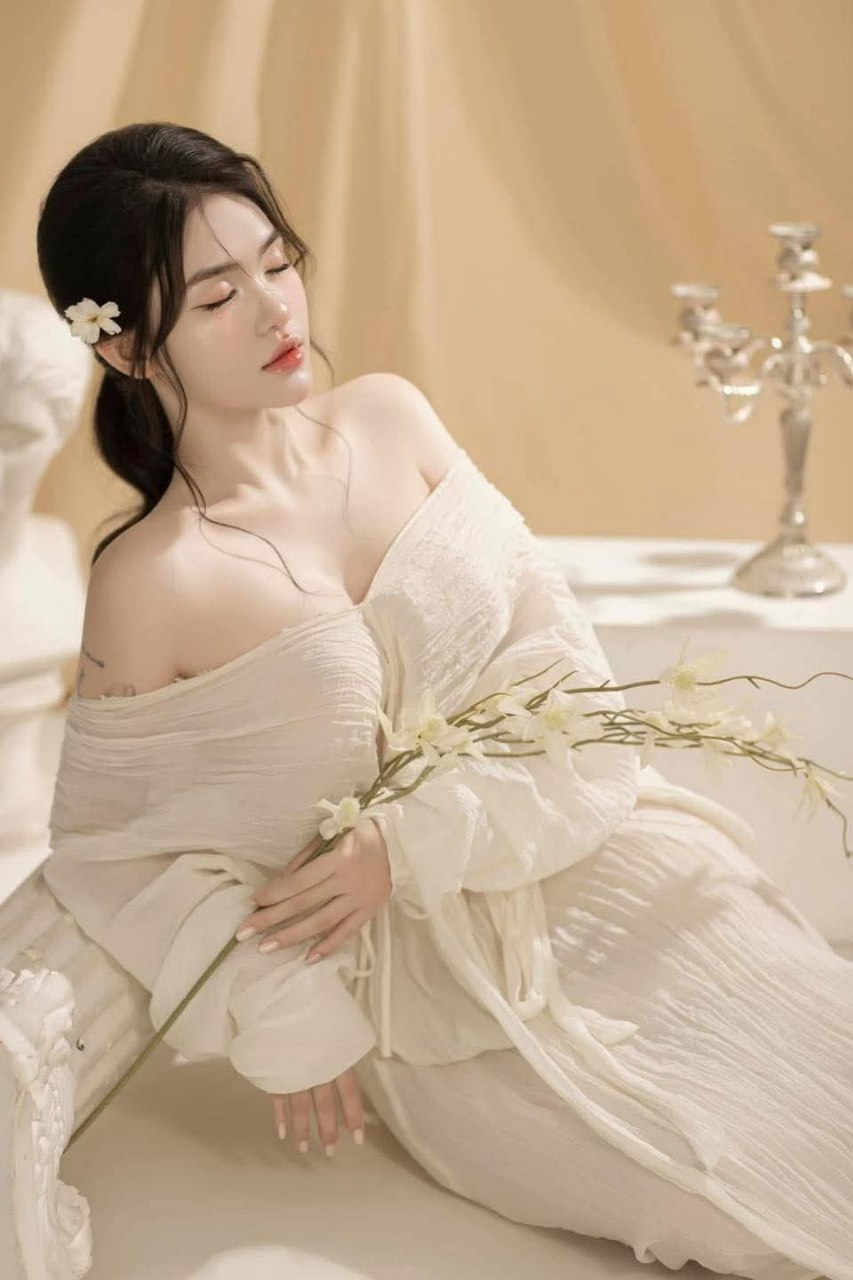 đối mặt với nguy cơ bị phá sản, Anh xã chấp nhận để bà xã bị Nắc ngay cạnh bên